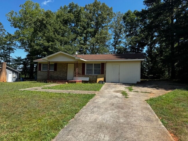 Building Photo - 2 bedroom with 1 Bath and Enclosed Carport Home in Cleveland County, NC