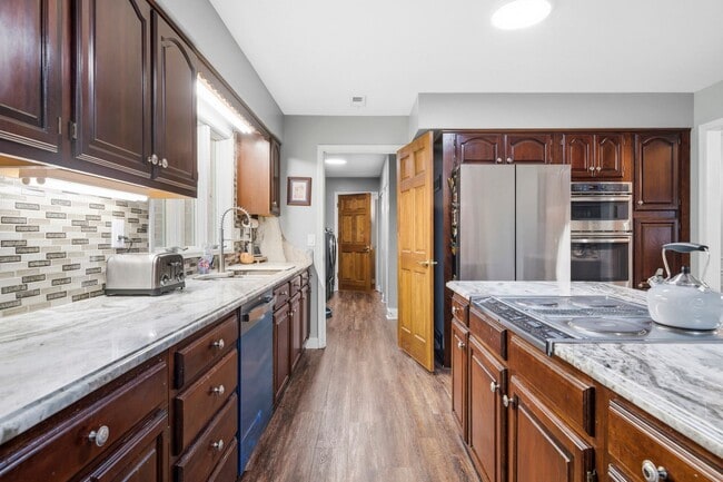Photo - 1126 Somerset Ln