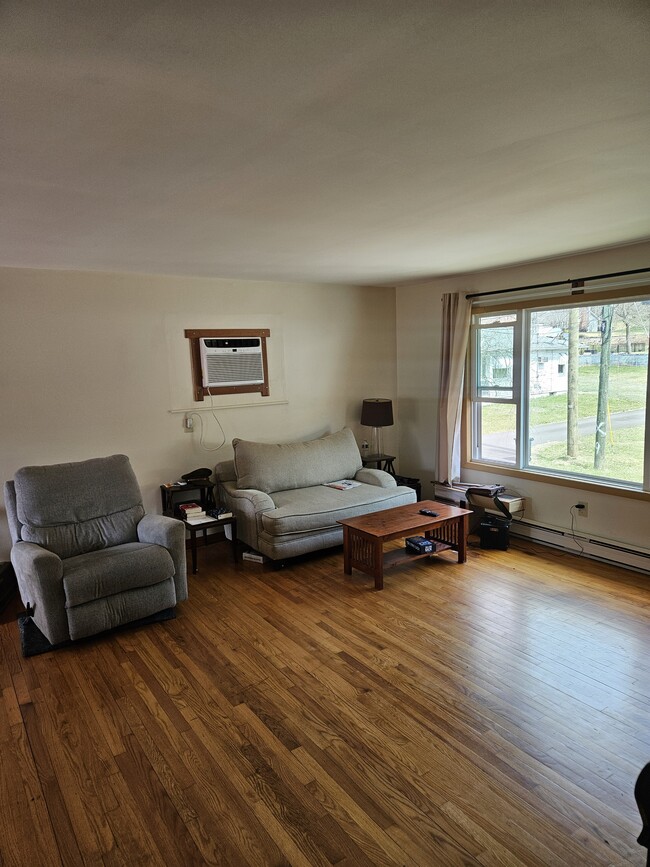 Living room - 59 Jeanette St