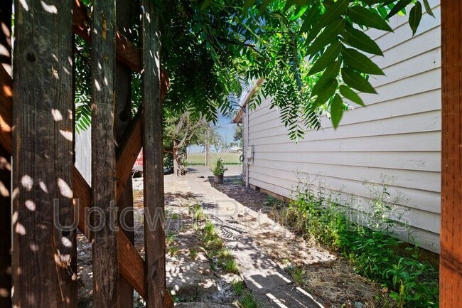 Photo - 467 N Adair St