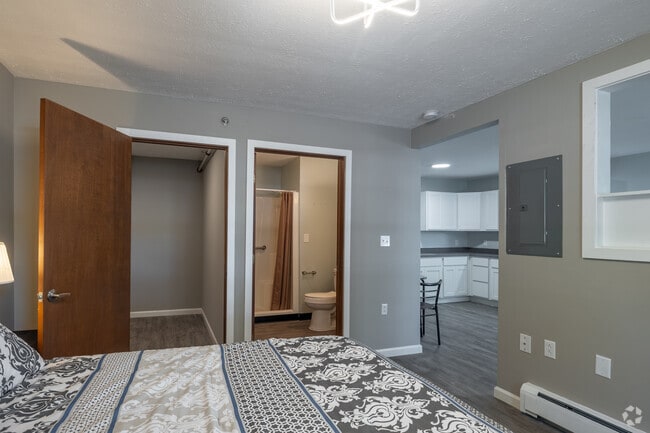 1BR, 1BA - 489SF - Bedroom - Evergreen Park of Stow