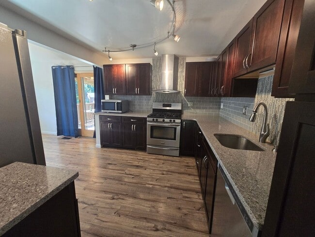 Photo - 104 Ridgeview Dr