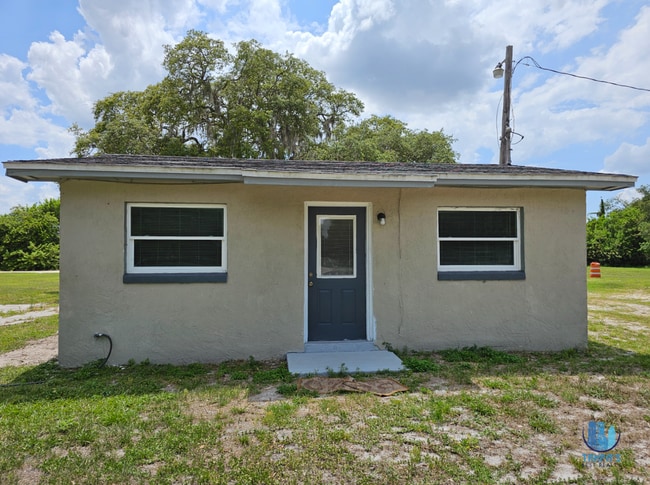 Perfect 4 Bedroom, 2 Bath with a BONUS ROO... - Perfect 4 Bedroom, 2 Bath with a BONUS ROO... House