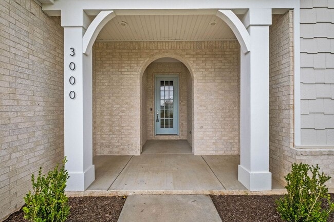 Photo - 3000 Courtyard St