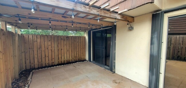 Photo - 704 7th Ln Townhome