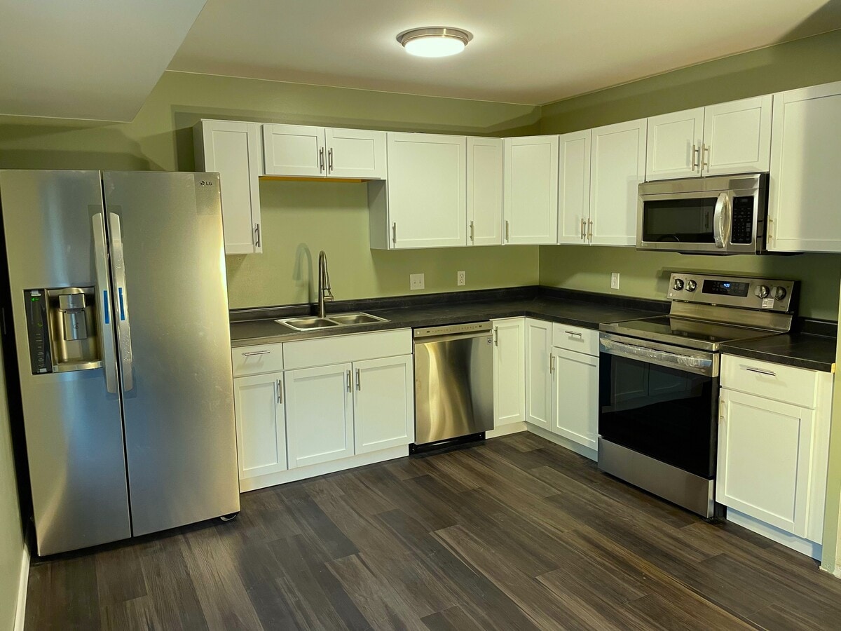 New Kitchen - 18284 Swiss Dr