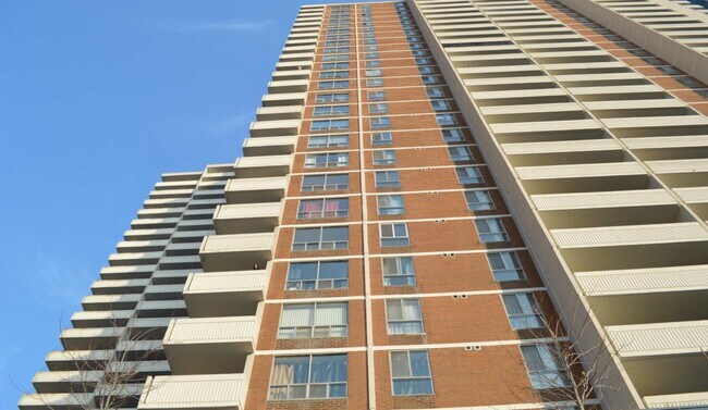Photo - 565 Sherbourne St
