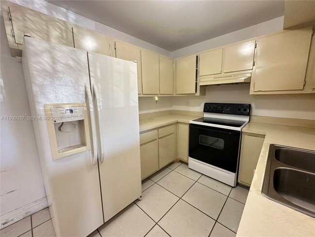Photo - 301 Palm Way Unit 206