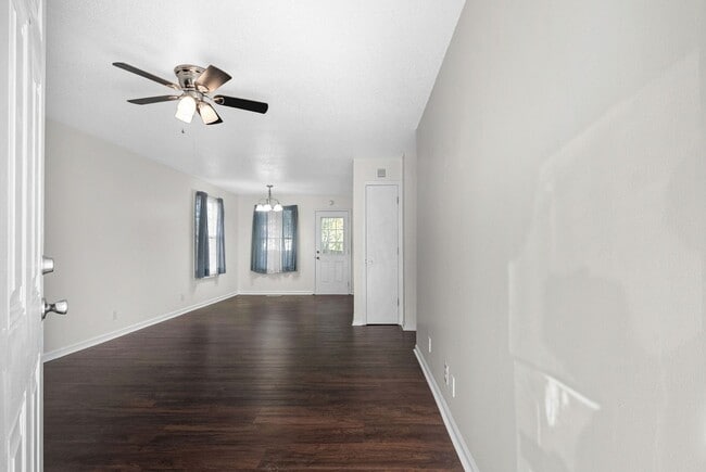 Photo - 3 Bedroom Pet Friendly Home For Rent!