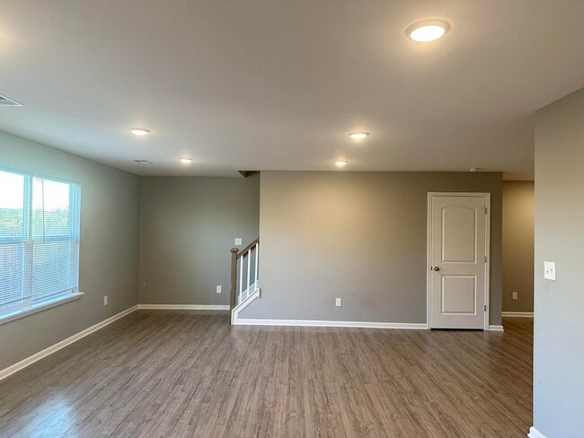 Photo - 2452 Feathersound Wy