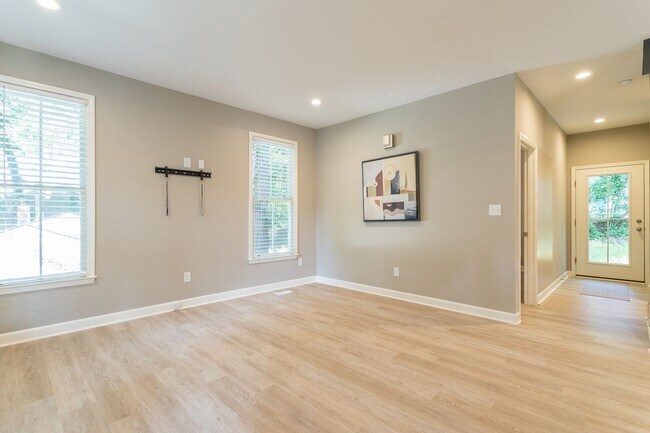 Photo - 200 Howell St