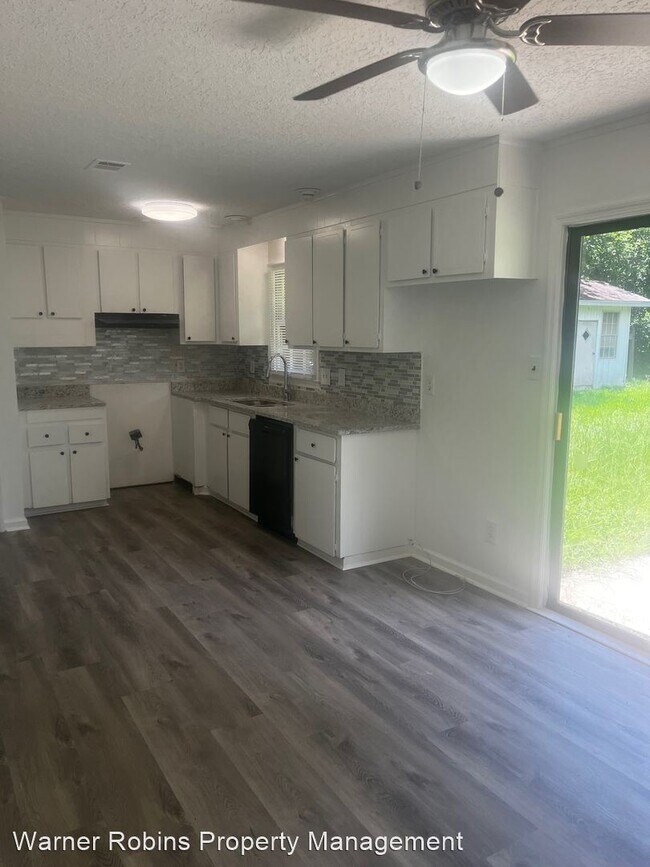 Photo - 3 br, 2 bath House - 107 Galahad Dr