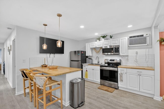 Building Photo - 306 N J St