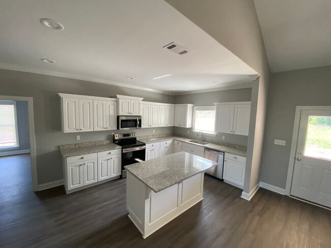 Photo - 140 Scarlet Wy