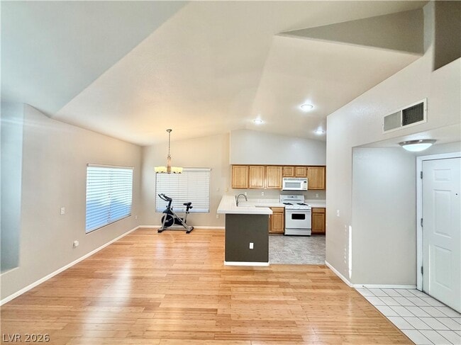 Photo - 4930 Black Bear Rd Unidad 202