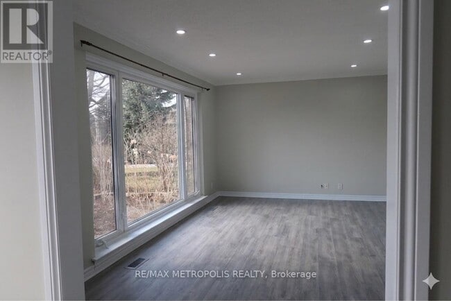 Photo - 853 Douglas Ave