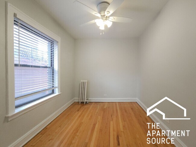 Photo - 2342 W School St Unit 1