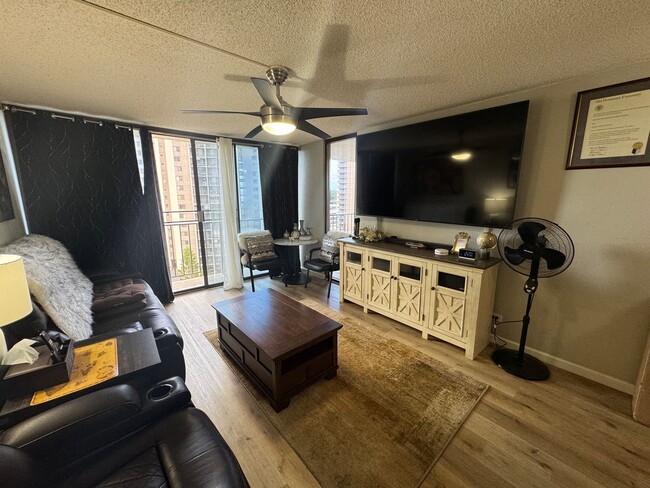 Photo - 1 bedroom, 1 bath near Pearlridge Shopping Center