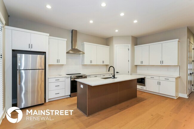 Photo - 2142 Oakland St