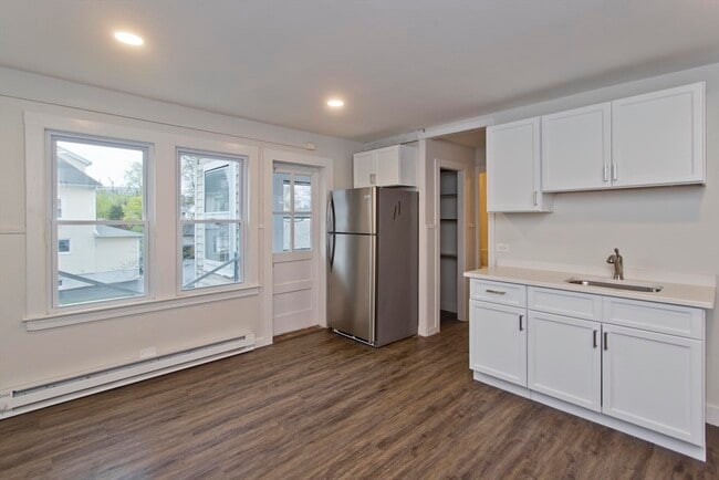 66 Fairview Ave Unit 2