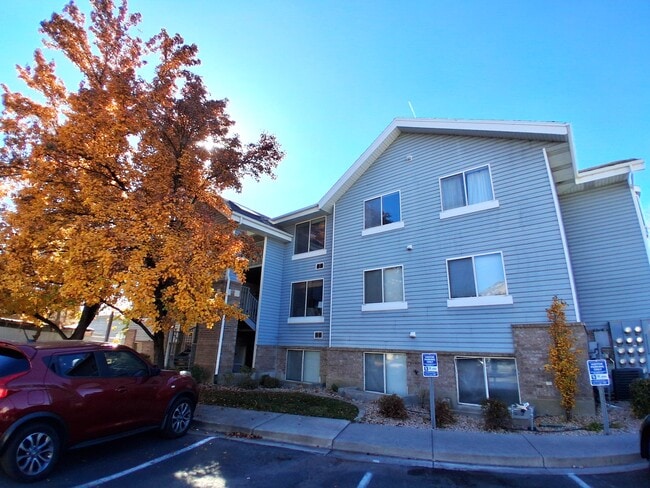 Building Photo - 1559 Riverside Ave