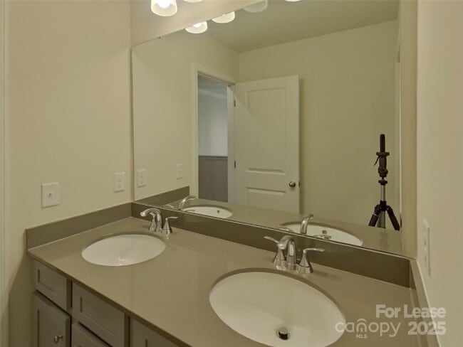 Photo - 176 Queenshall Rd