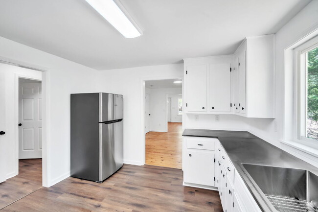Photo - Charming 3-Bedroom Home in Serene Setting ...