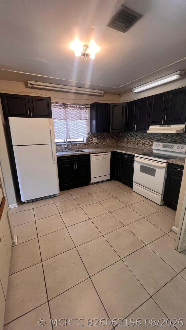 3665 NW 94th Ave Unit 3J