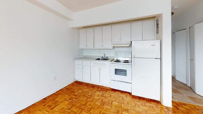 Photo - 2448 Carling Ave Unité 206