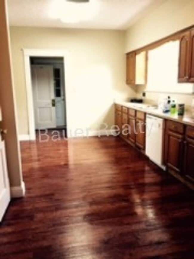 1004 Troy Rd