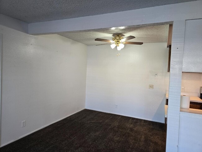 Building Photo - 1735 E Washington St Unit F17