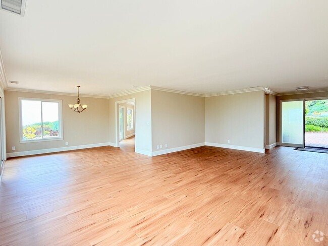 Building Photo - 3 Bedroom + Office | 2 Bathrooms | Spectac... Rental
