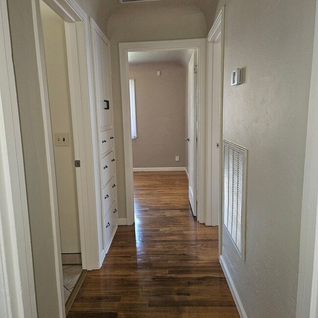 Photo - **MOVE IN SPECIAL** 1/2 OFF 1ST MONTH