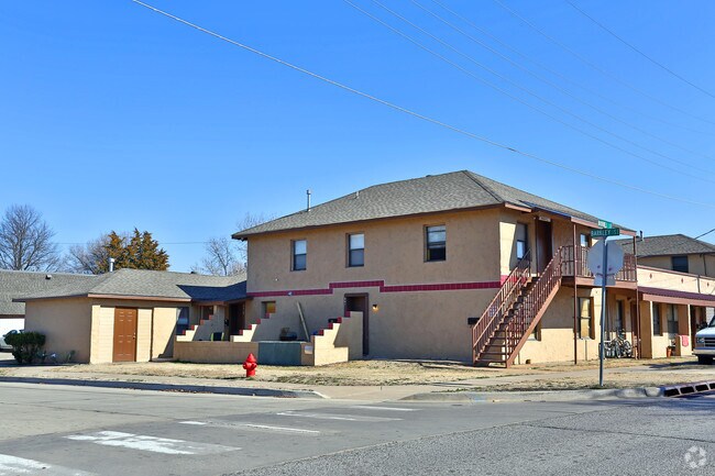 Exterior Photo of 901-911 E Brooks St - 901-911 E Brooks St Apartments