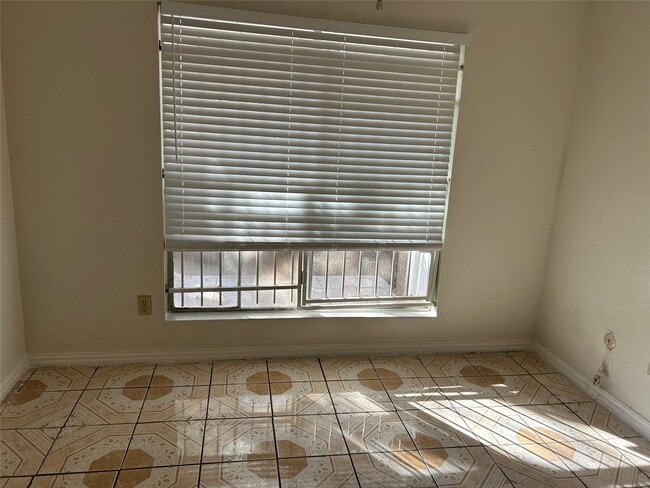 Photo - 3900 Woodchase Dr Unit 65