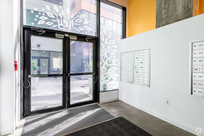 The Hub on Chestnut Street