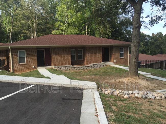 Building Photo - 3127 Woodpecker Ct