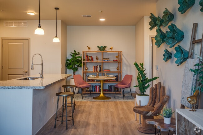 1 BR, 1 BA - 783SF