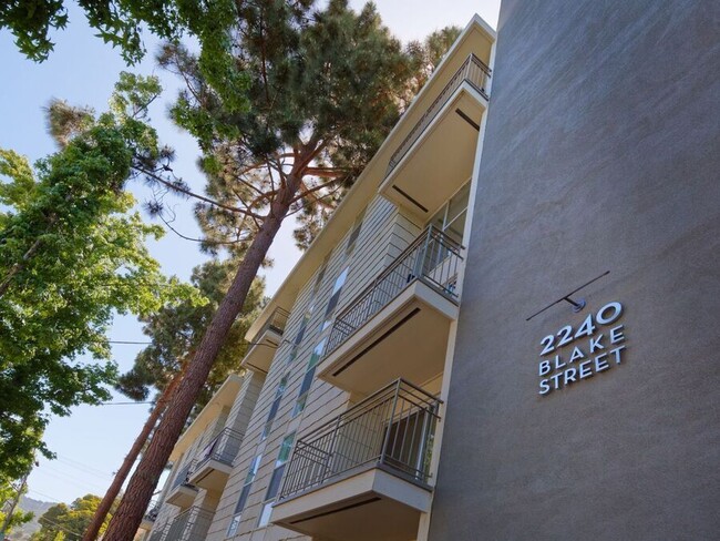 Building Photo - 2240 Blake St Unit 109