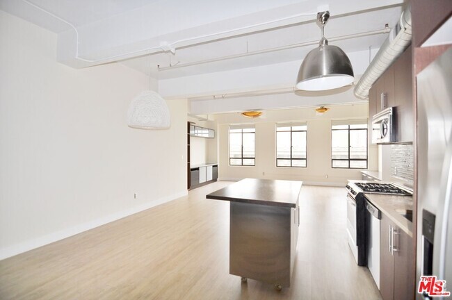 Building Photo - 849 S Broadway Unit 806 Rental
