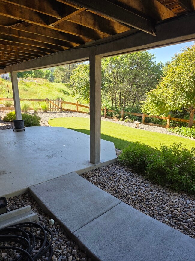 Photo - 192 October Pl