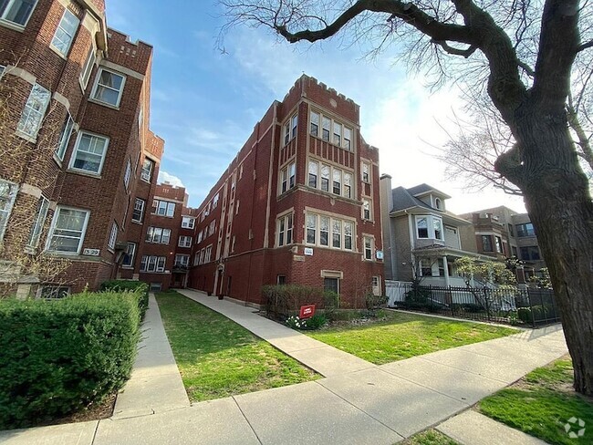 Building Photo - 1335 W Carmen Ave Unit 1B Rental