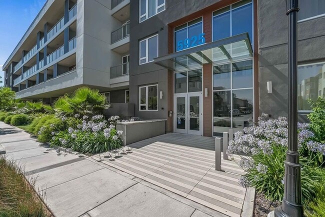 Photo - 5925 Charlotte Dr