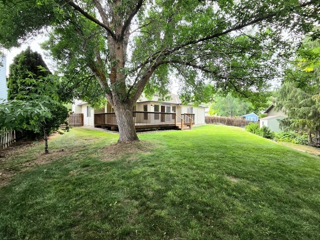 Building Photo - Expansive 3-Bed, 2-Bath House for Rent in Aspen Neighborhood off of Western Ave.!