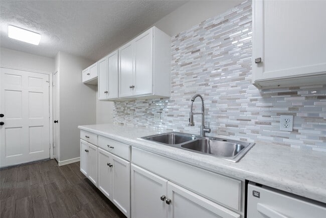 Photo - 11805 Southlake Dr