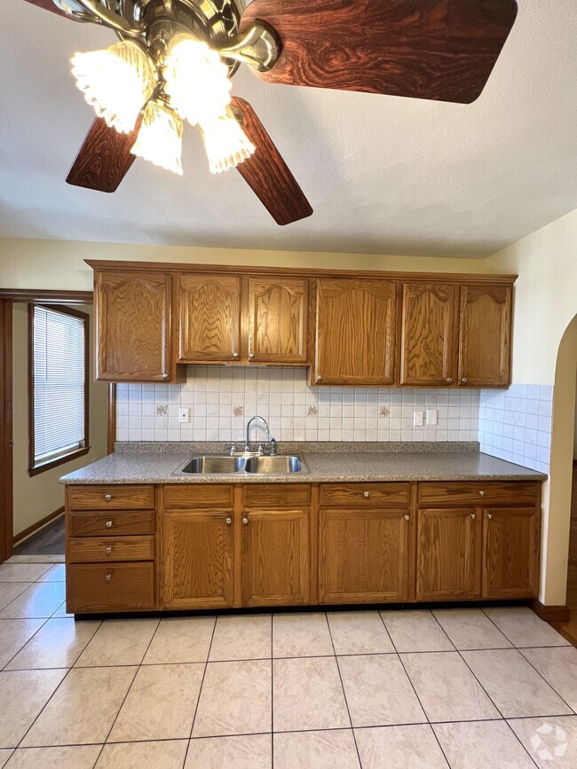 Building Photo - 227 Holland St Unit 2T Rental