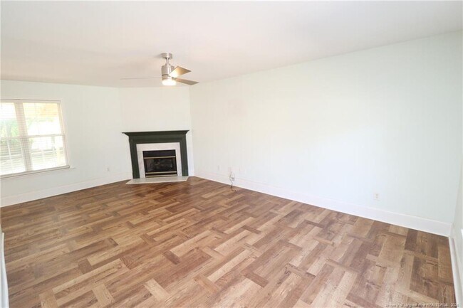 Photo - 1727 Crag Burn Ln