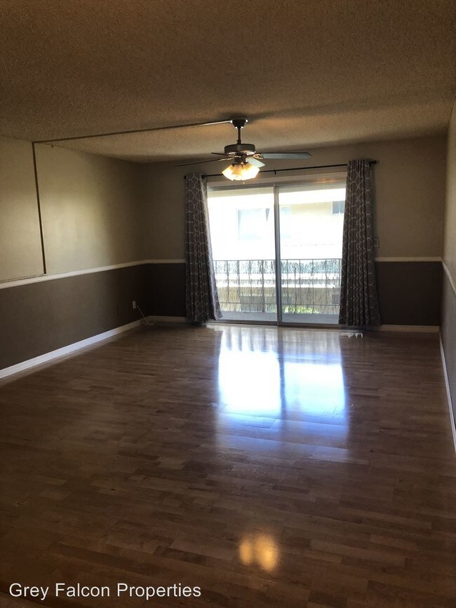 Photo - 4855 Cole St