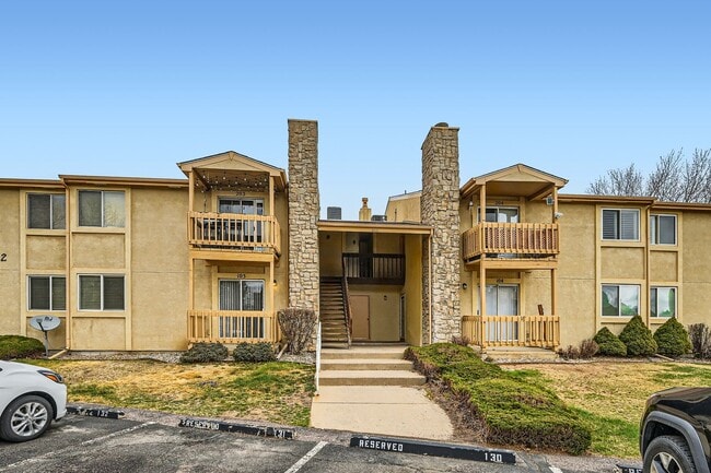 Building Photo - Main level Two Bedroom in Cheyenne Mountai... Rental