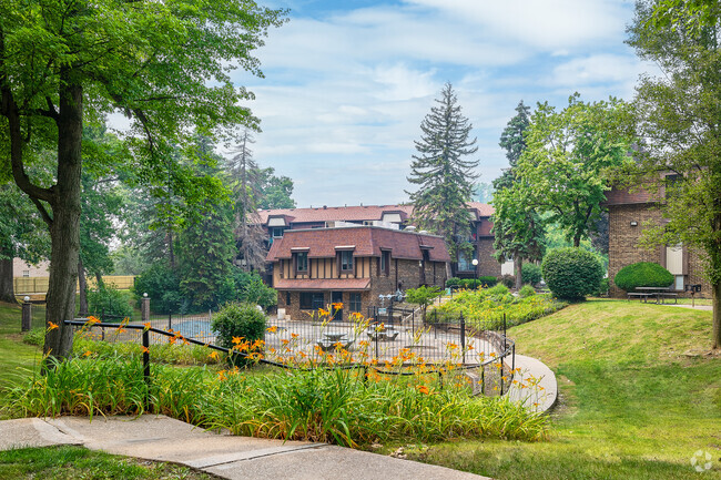 Building Photo - Cambridge Woods Rental